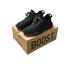 Adidas Yeezy Boost 350 (42) - Pirate Black (USADO)