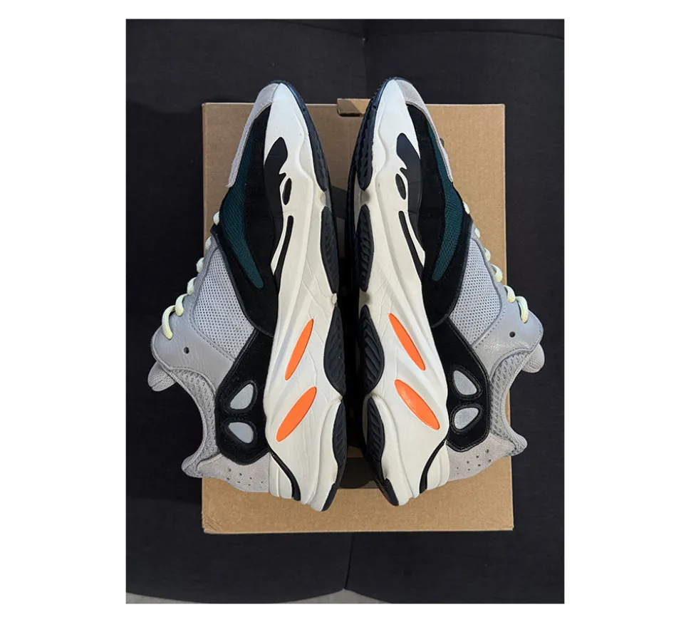 adidas Yeezy Boost 700 (44) - Wave Runner (USADO)
