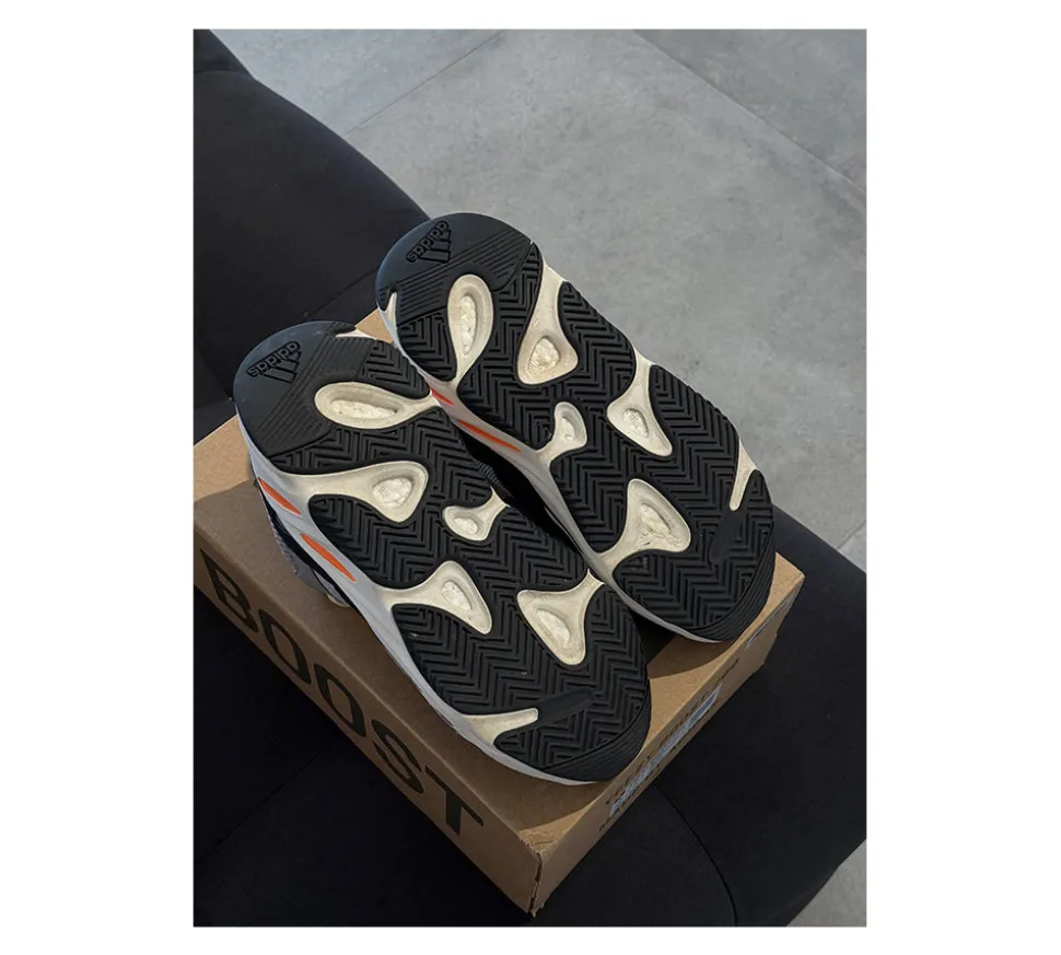 adidas Yeezy Boost 700 (44) - Wave Runner (USADO)