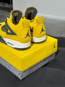 Jordan 4 Retro (46) - Lightning (USADO)