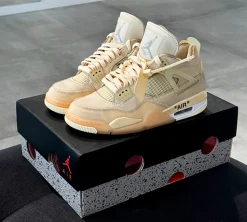 Jordan 4 Retro (40) - Off-White Sail (USADO)