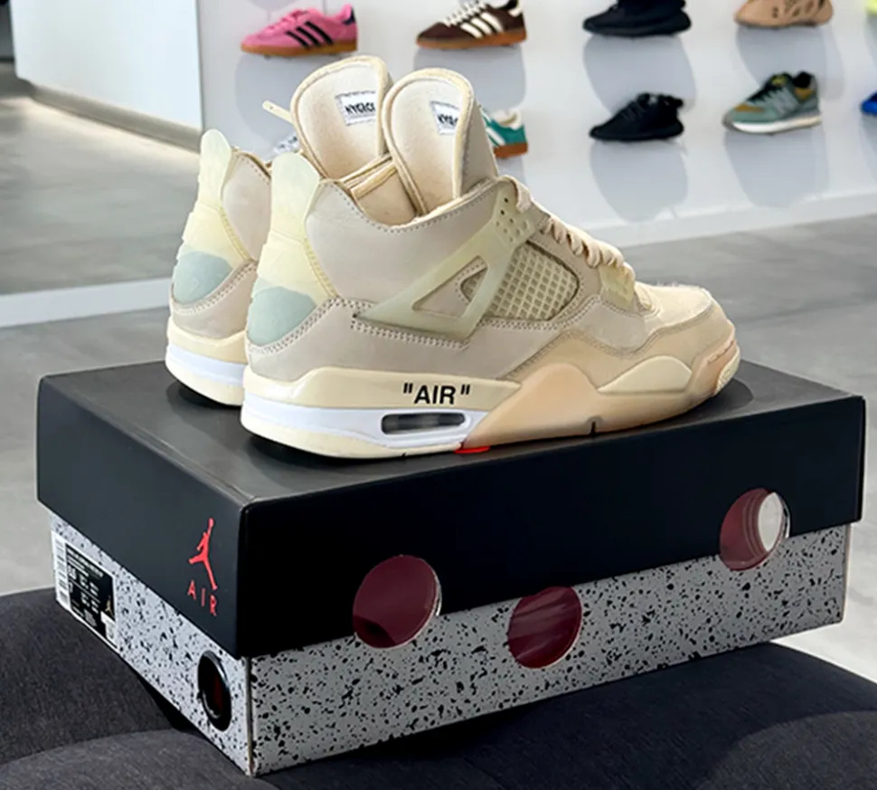 Jordan 4 Retro (40) - Off-White Sail (USADO)