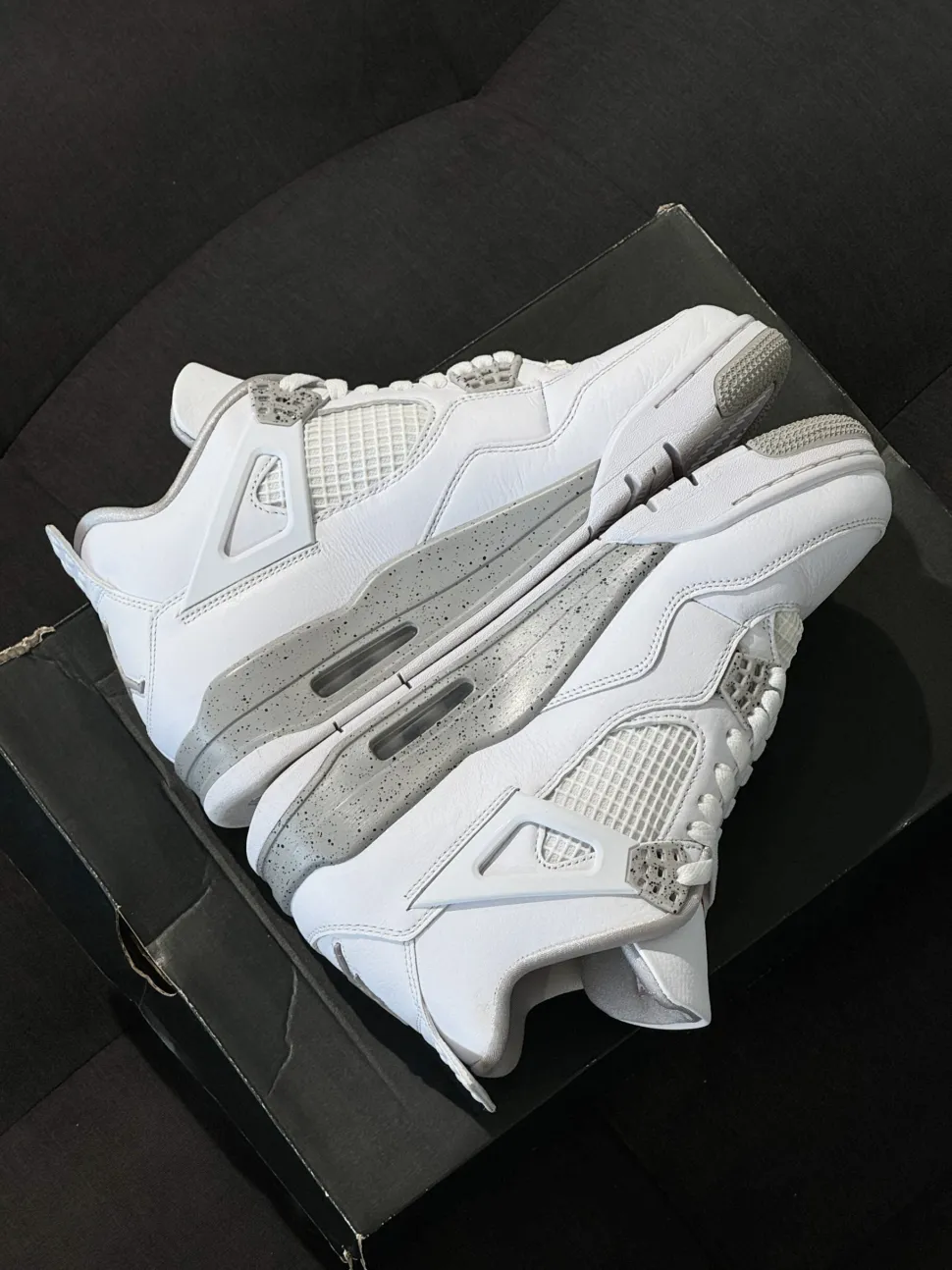 Jordan 4 Retro 42.5 - White Oreo (USADO, REPLACEMENT BOX)