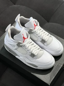 Jordan 4 Retro 42.5 - White Oreo (USADO, REPLACEMENT BOX)