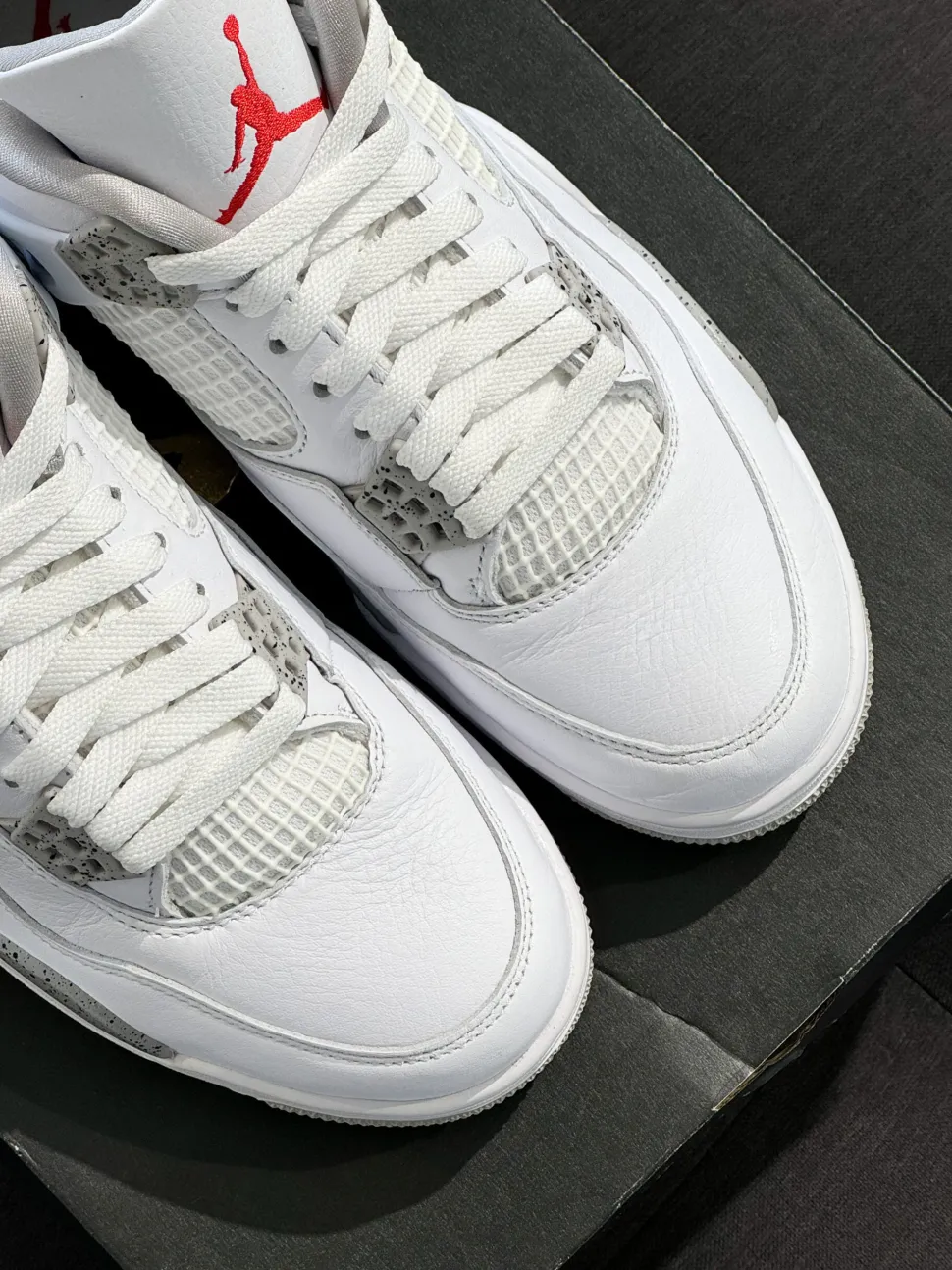 Jordan 4 Retro 42.5 - White Oreo (USADO, REPLACEMENT BOX)