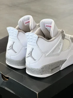 Jordan 4 Retro 42.5 - White Oreo (USADO, REPLACEMENT BOX)