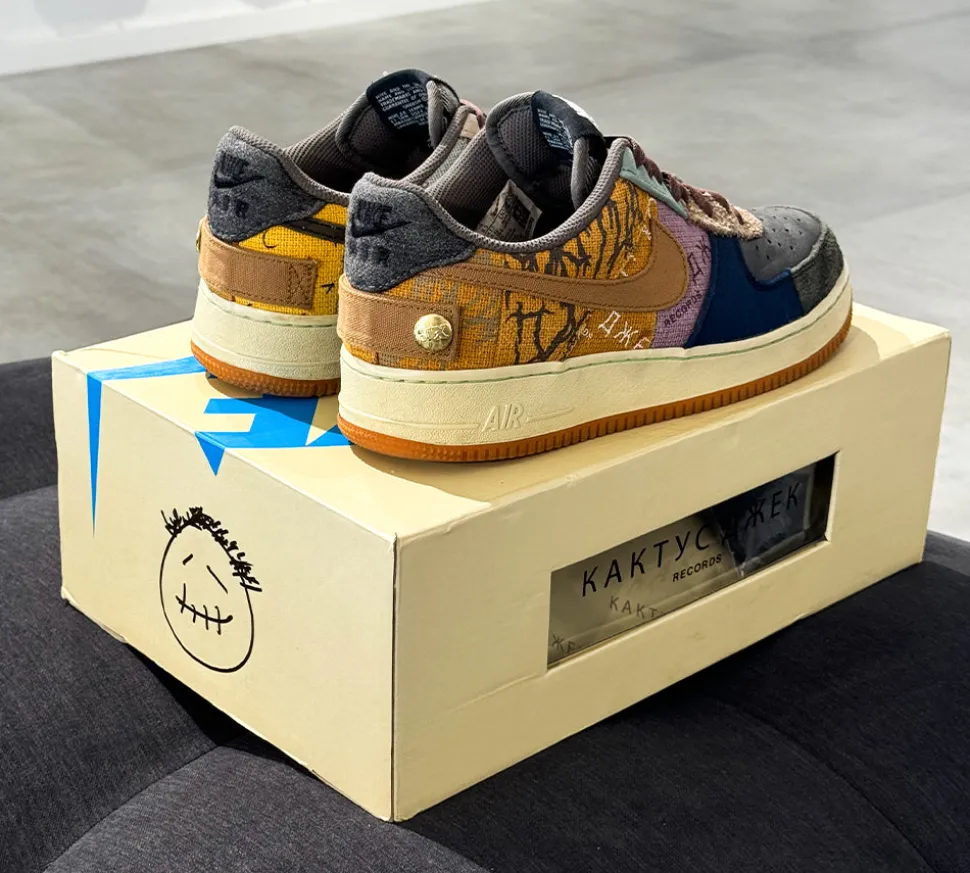 Nike Air Force 1 Low - Travis Scott Cactus Jack 42 - USADO