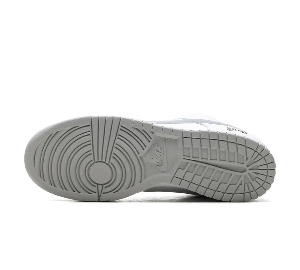 Nike SB Dunk Low Supreme 94 - White Metallic Silver