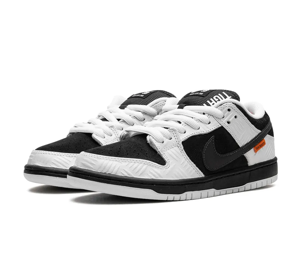 Nike SB Dunk Low - TIGHTBOOTH