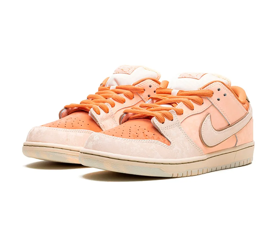 Nike SB Dunk Low - Trocadéro Gardens