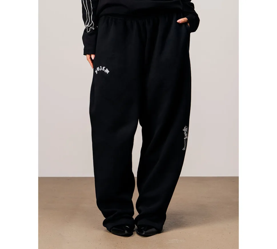 Realm Opo "REALM" Trackpants - Black